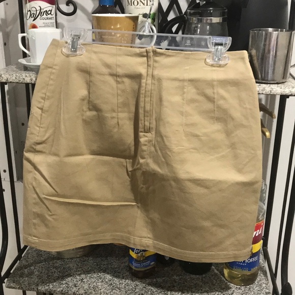 H&M mini skirt, size 6 dark khaki - Picture 2 of 2